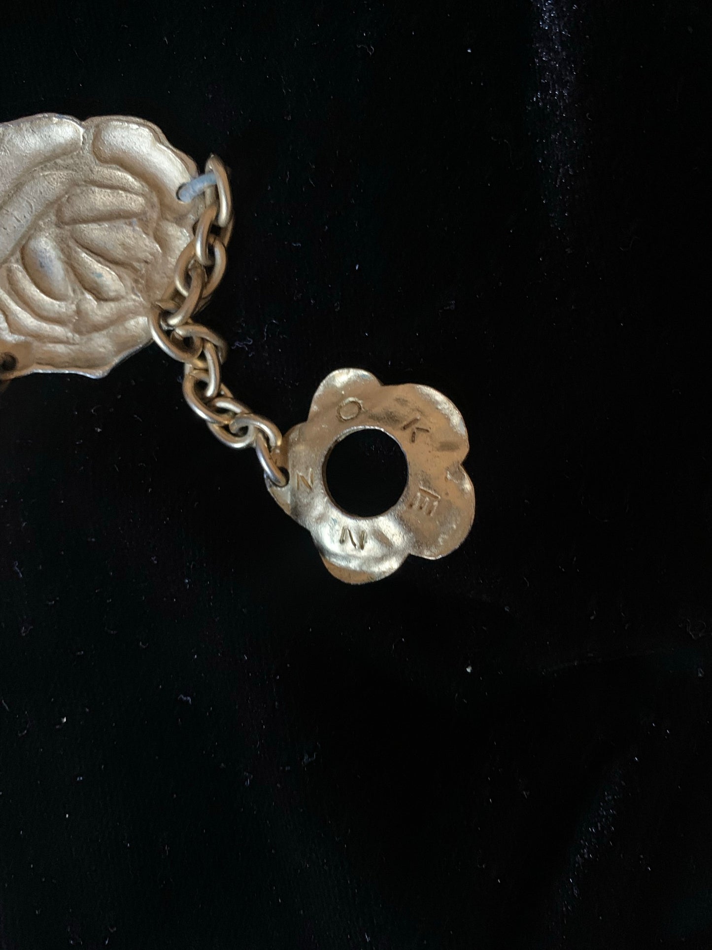 Collier doré roses Kenzo