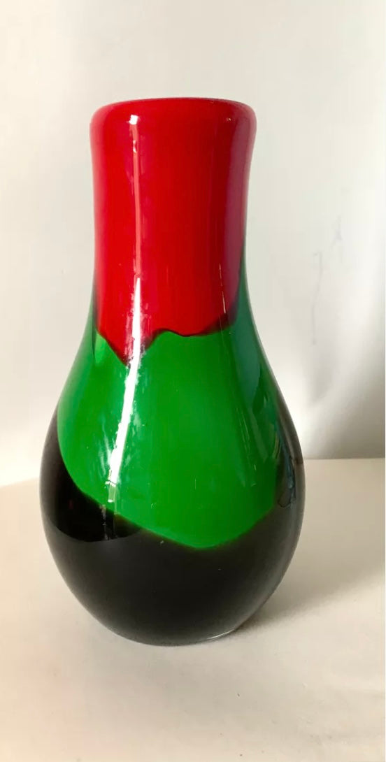 Vase en verre multicolore