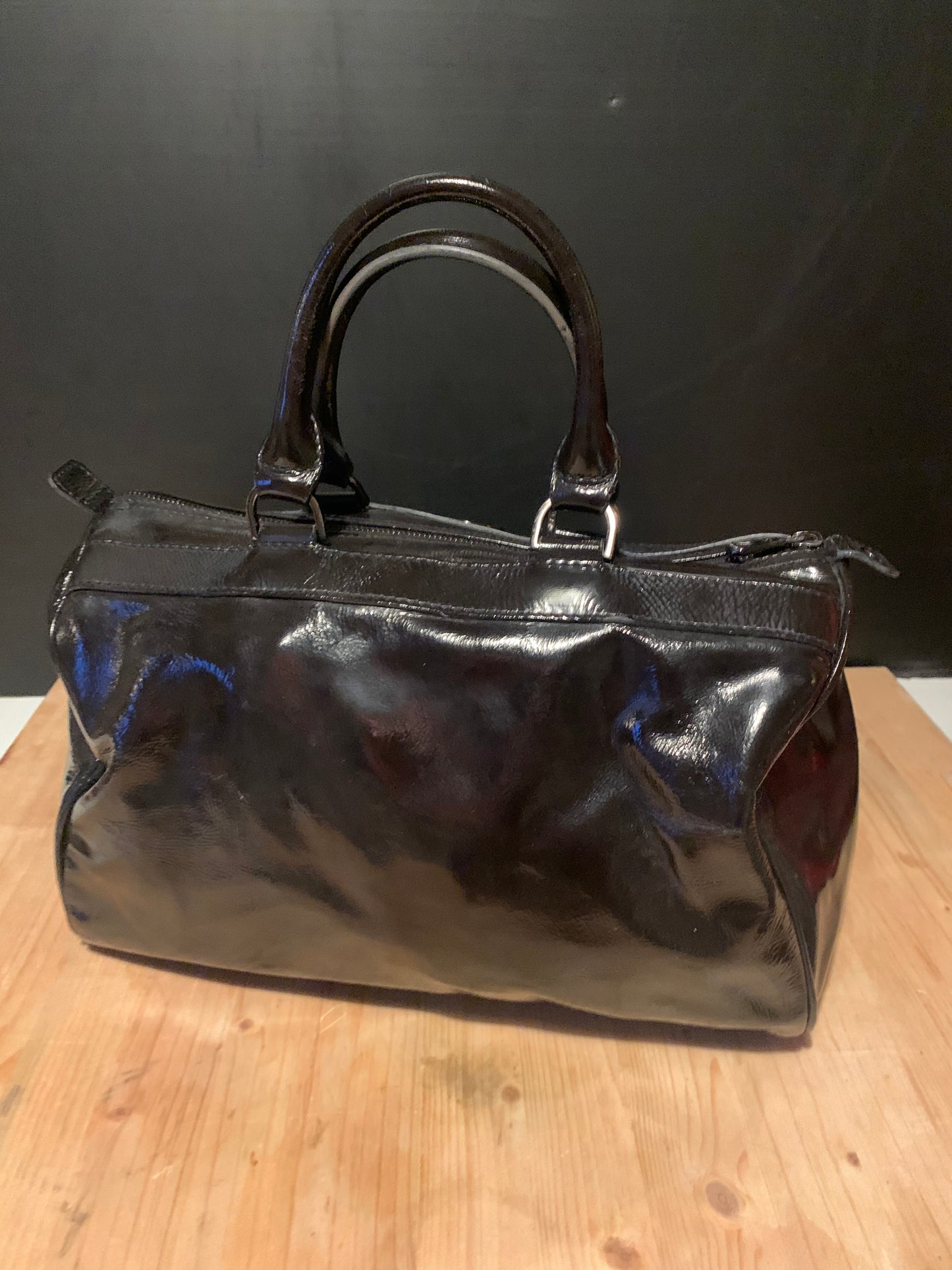Sac Boston Longchamp en cuir vernis noir