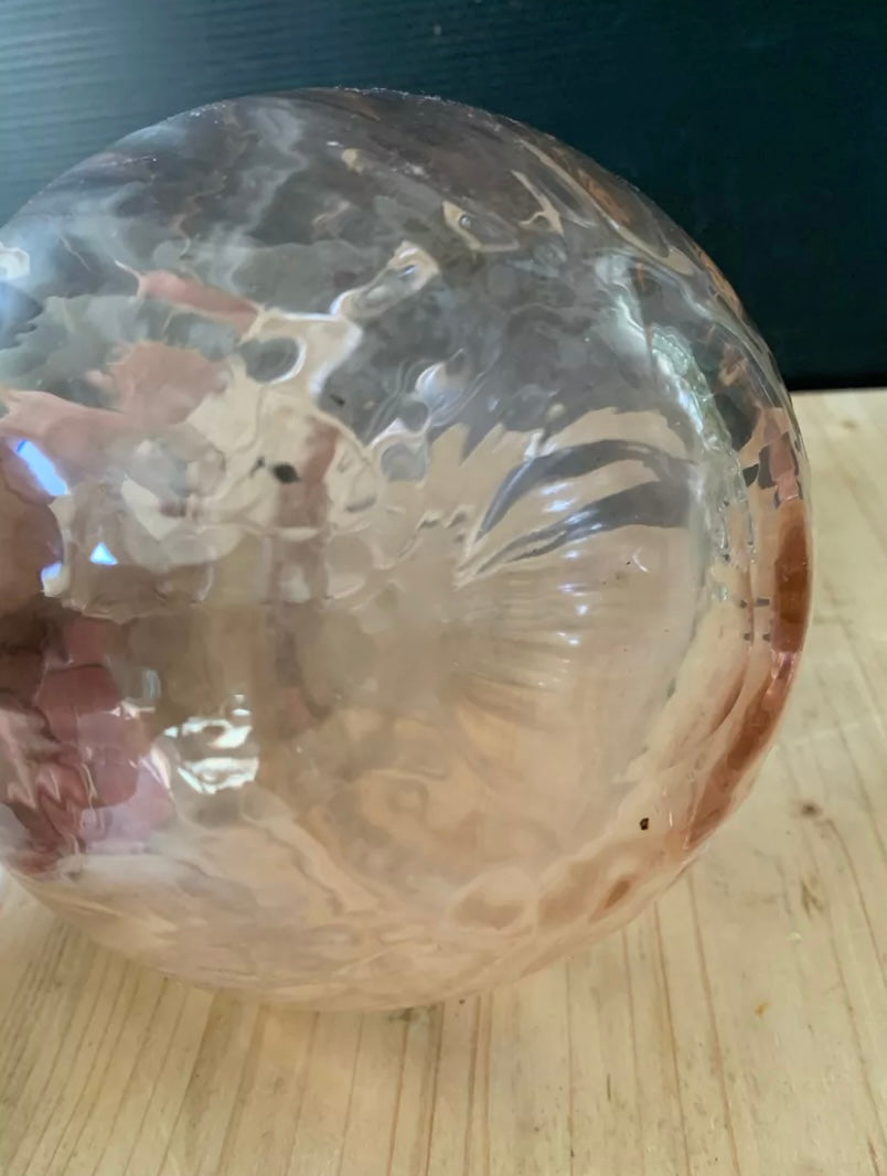 Vase en verre rose