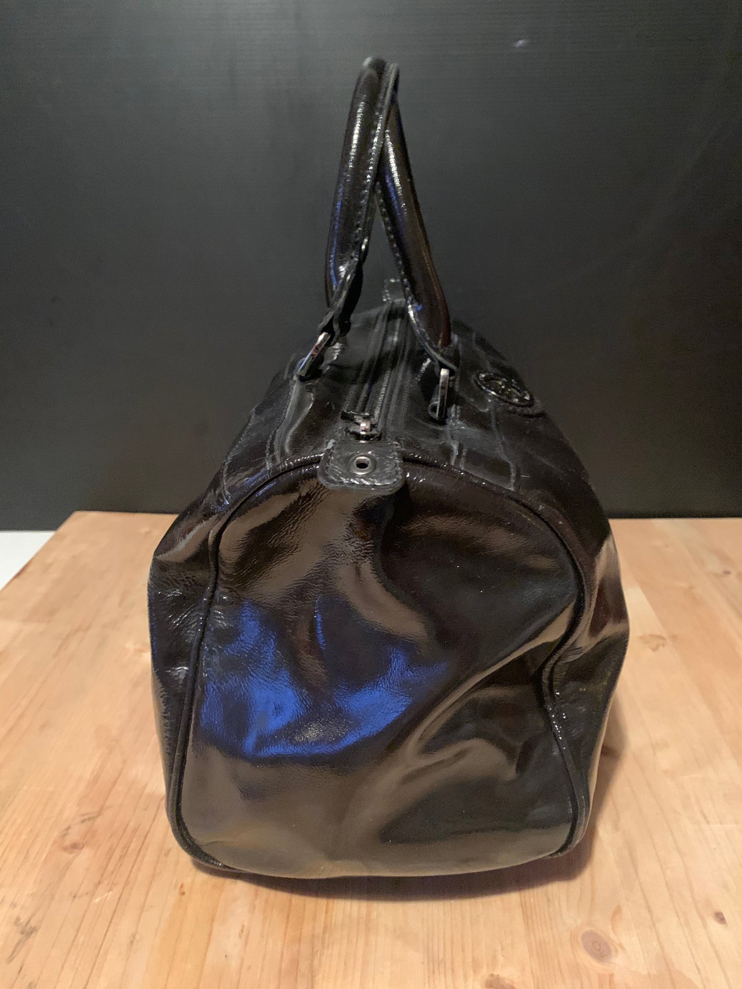 Sac Boston Longchamp en cuir vernis noir
