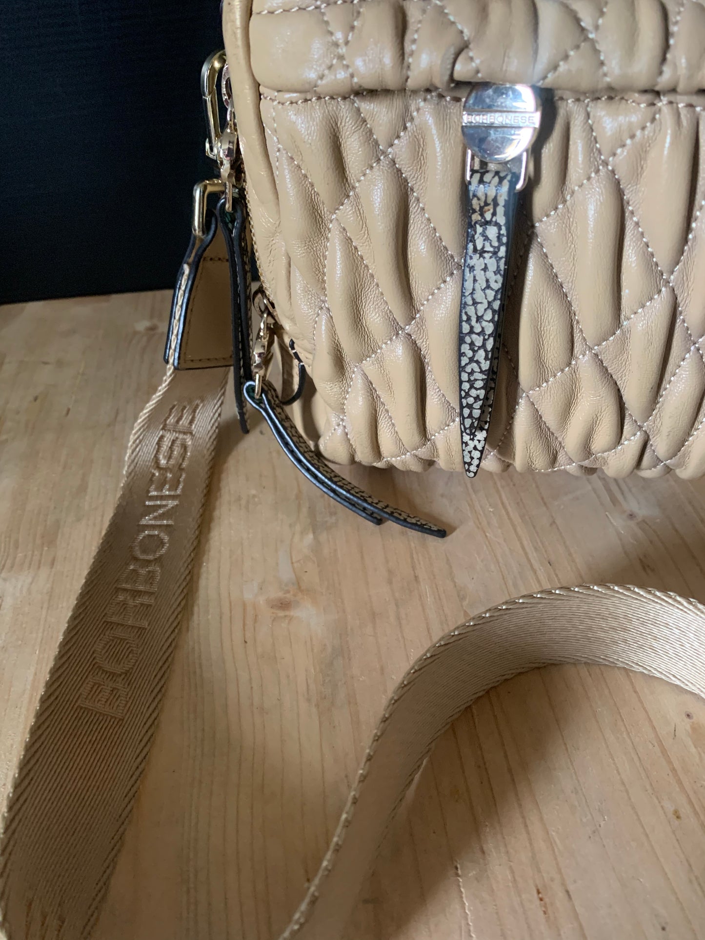 Sac à main cuir plissé beige Borbonese