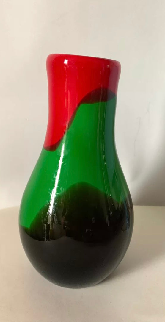 Vase en verre multicolore