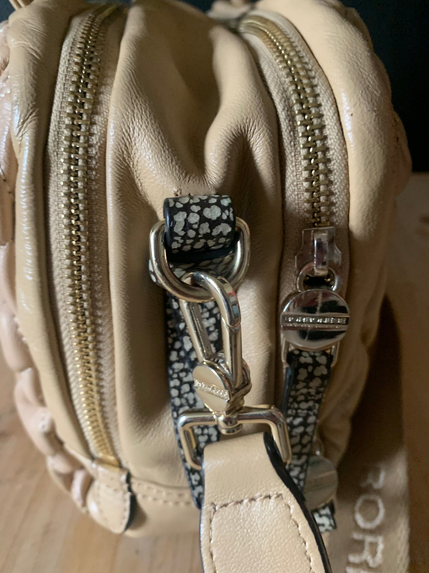 Sac à main cuir plissé beige Borbonese