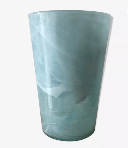 Vase en verre presse bleu pâle